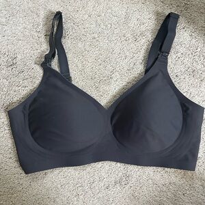 Black nursing bra